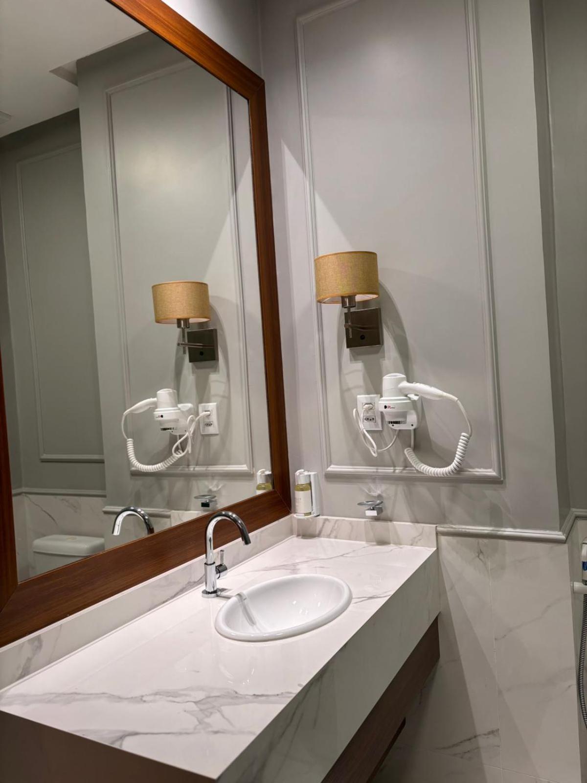 Hotel Equinocios Executive 바르카레나 외부 사진